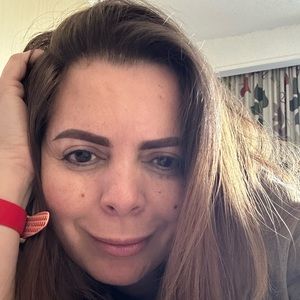 Meet your Posher, Leslie karla